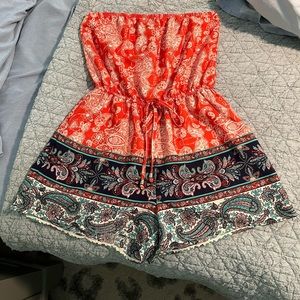 Elastic strapless romper